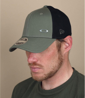 Green Oakley curved cap Tinfoil New Era 3930 dark brush